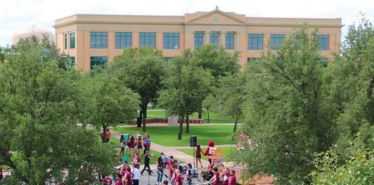 Old Main Crowd